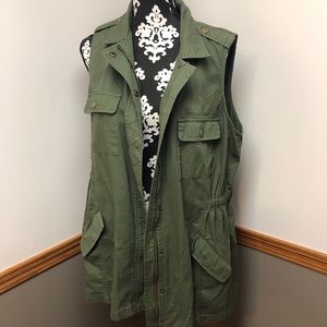 41 Hawthorn Green Vest